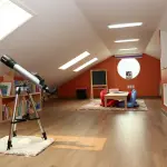 Carta da parati in soffitta: come tappezzare i soffitti inclinati e spioventi