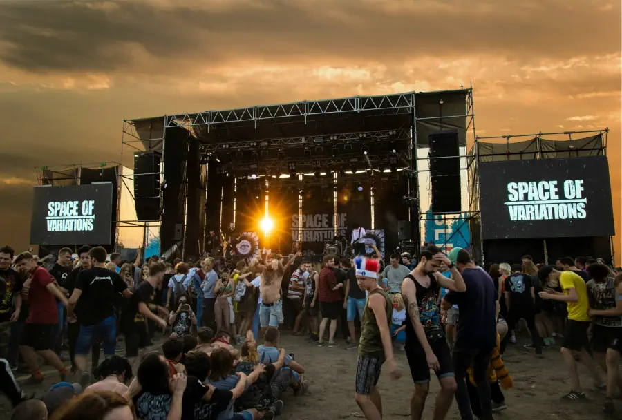 Soluzioni di arredamento per eventi musicali come concerti e festival